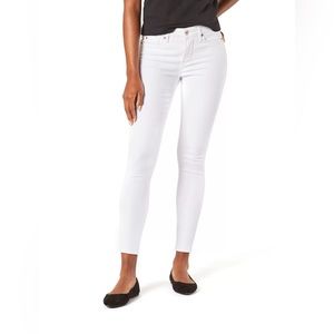 White Skinny Crop Jean, Signature by Levi Strauss, Size 4